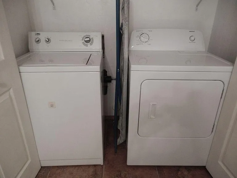 9007 W Port Royale Ln — Photo 13