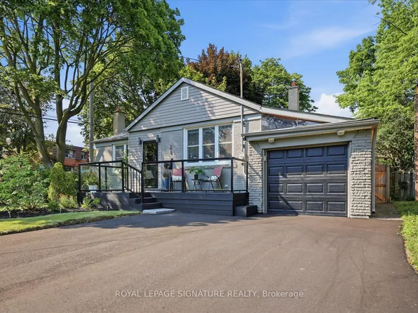 24 Latham Ave, Toronto, ON M1N 1M8