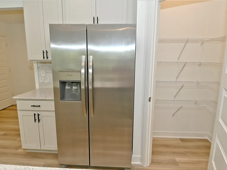 1728 Trinity Ln — Photo 31