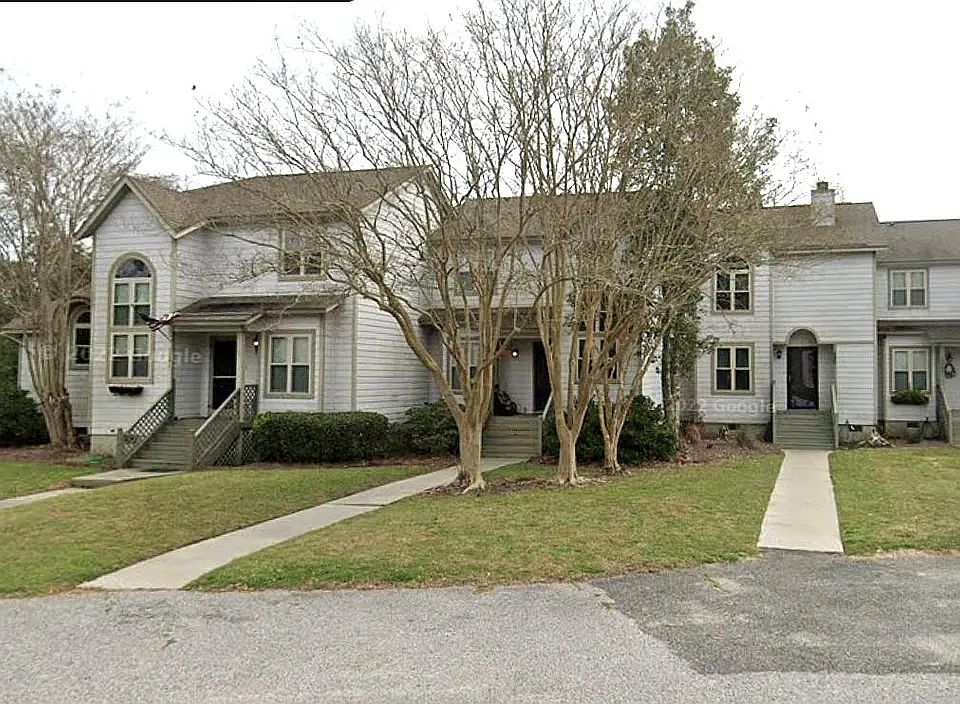 Adorable, large 1566 square feet townhouse on quiet cul-de-sac in the heart of James Island. Free off street parking available for up to 3 cars.