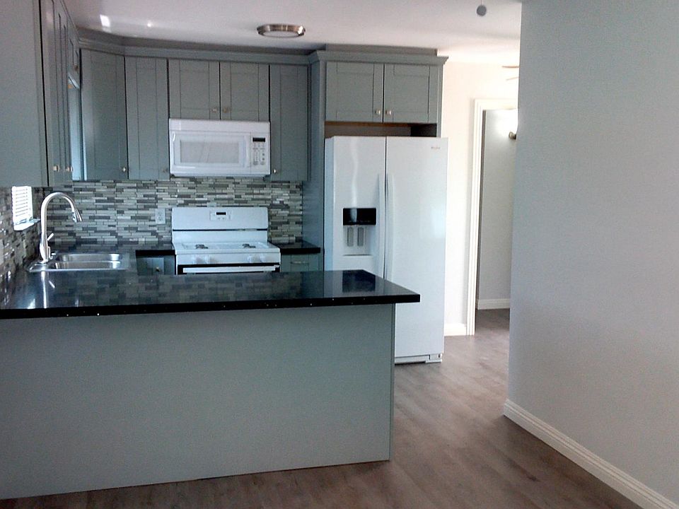 KITCHEN & LIVING ROOM