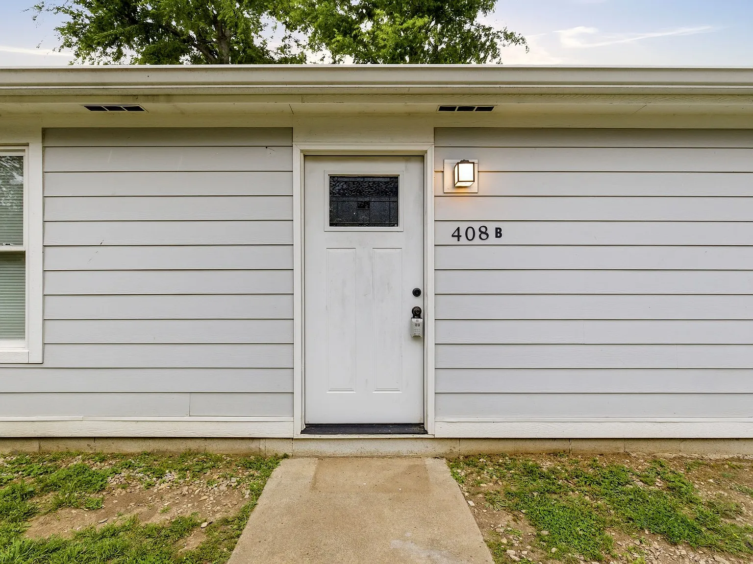3 bed, 1200 sqft, $2,200 — Photo 2