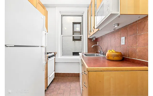 Sold by Douglas Elliman | media 17