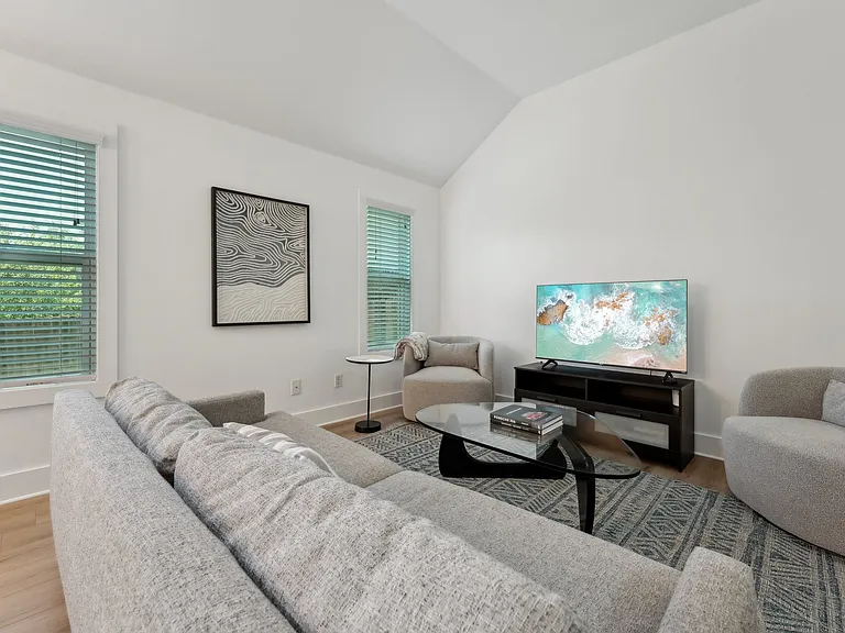 1620 Rosewood Ct — Photo 4