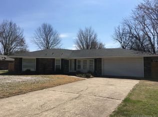 604 SE 17th St, Pryor, OK 74361