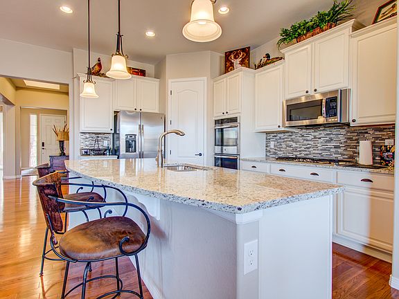4th image of 2020 Vineyard Dr