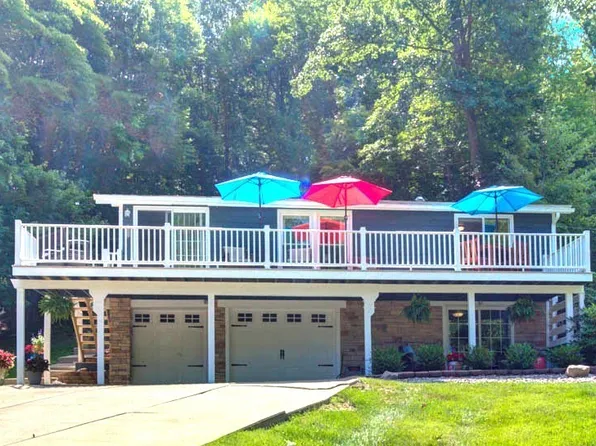 8 Manito Trl, Malvern, OH 44644