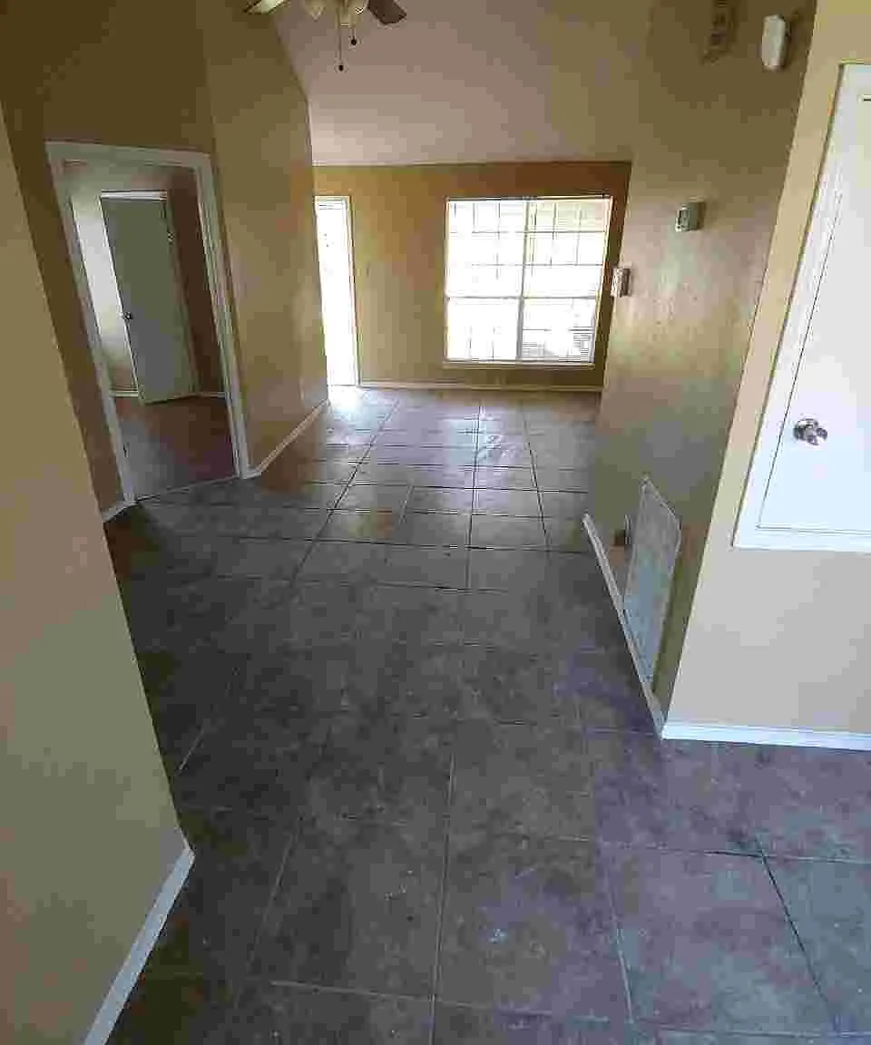 3 bed, 1.5 bath, 900 sqft, $1,495 — Photo 3