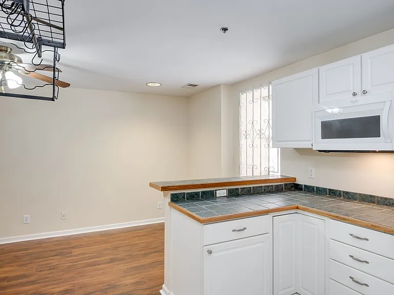 714 Broad St #B — Photo 12