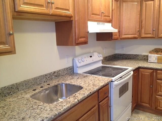 2nd image of 228 Savoy St