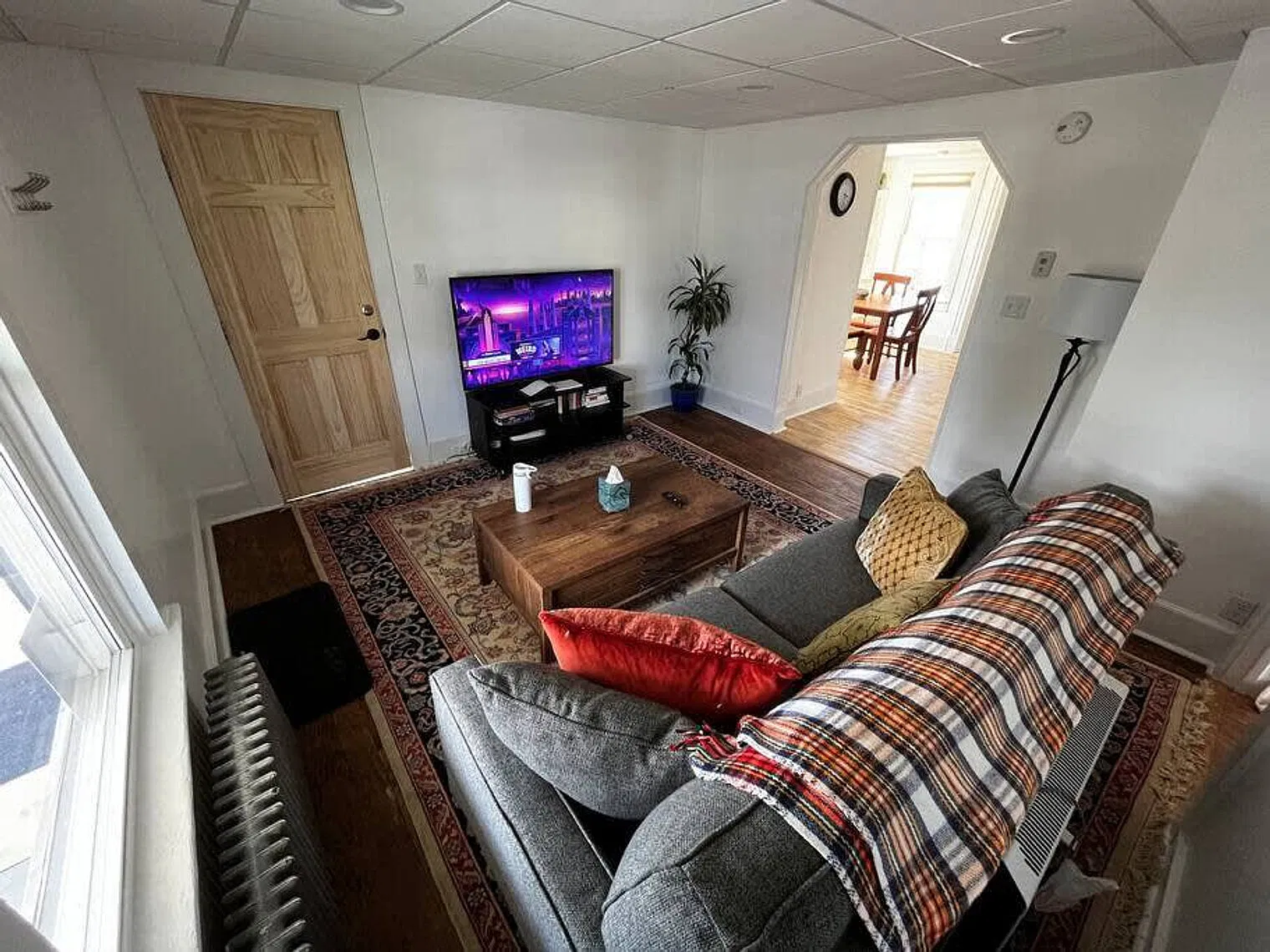 3 bed, 1.0 bath, 1194 sqft, $5,283 — Photo 2