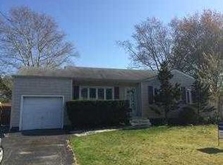 12 Hale St, Brentwood, NY 11717