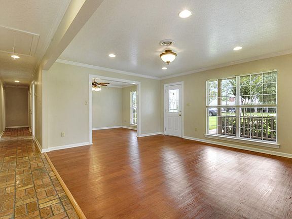 2nd image of 6005 Vista Cir