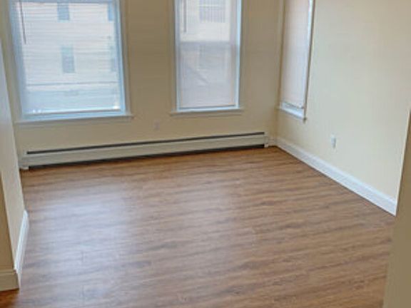 4th image of 323 Pearl St Unit 4