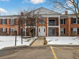 520 Shorely Dr APT 201, Barrington, IL 60010