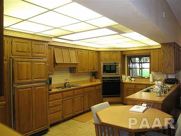 5th image of 3131 W War Memorial Dr