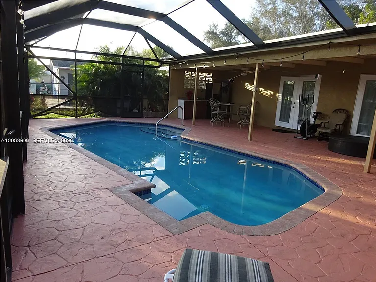 9240 SW 56th St — Photo 17