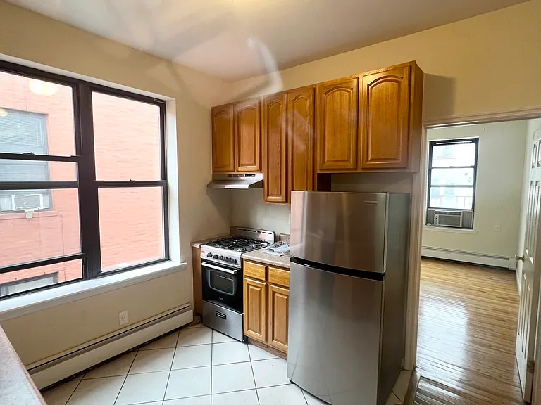 22-67 27th St #3 — Photo 3