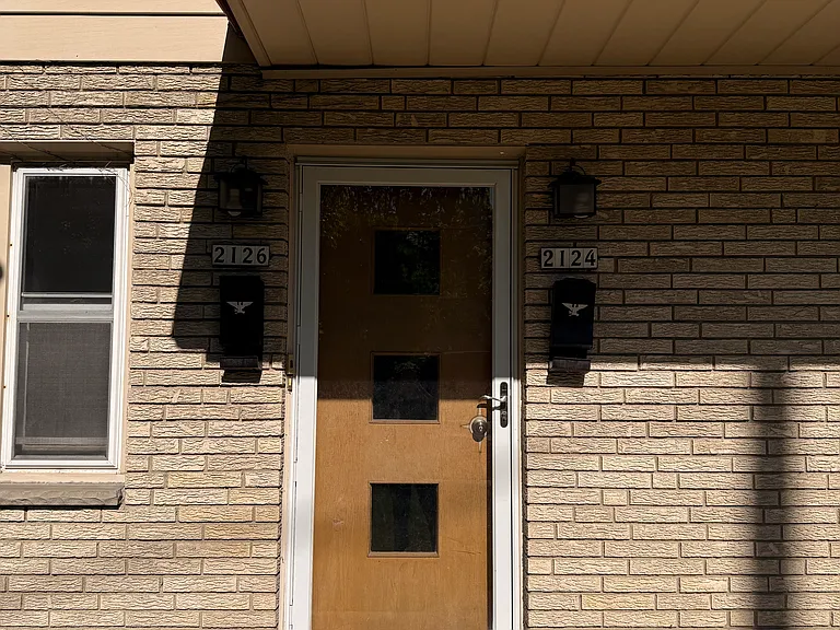 2124 Ludington Ave — Photo 3