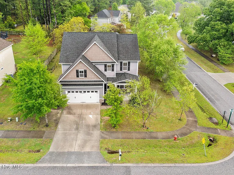 154 Cornel Ln — Photo 2