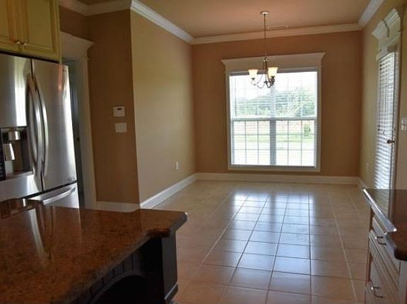 5th image of 1003 Laramie Ct