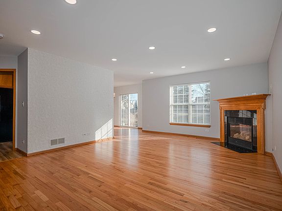 3rd image of 2487 Amber Ln
