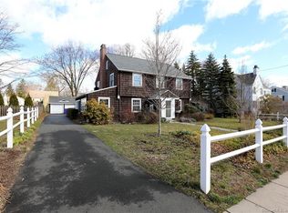 32 Linnard Rd, West Hartford, CT 06107