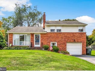 2438 Crystal Ln, York, PA 17402