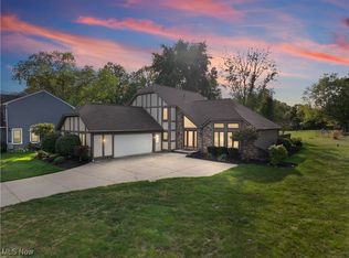 7224 Pine Woods Way, Olmsted Township, OH 44138