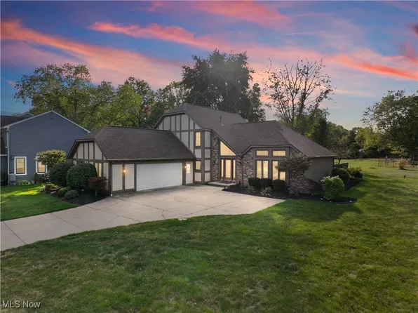 7224 Pine Woods Way, Olmsted Township, OH 44138