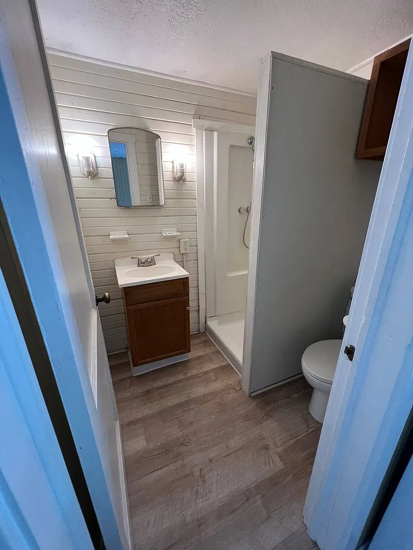 808 W Beechwood Ave — Photo 3