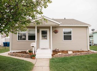 214 W 32nd St, Kearney, NE 68845