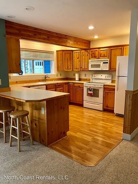 195 Ross Ln photo 1