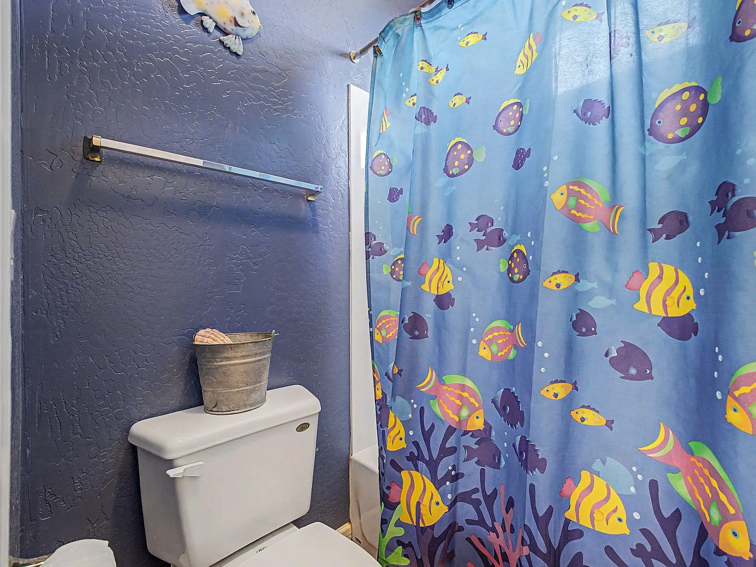 4 bed, 4.0 bath, 4700 sqft, $1,083 — Photo 4