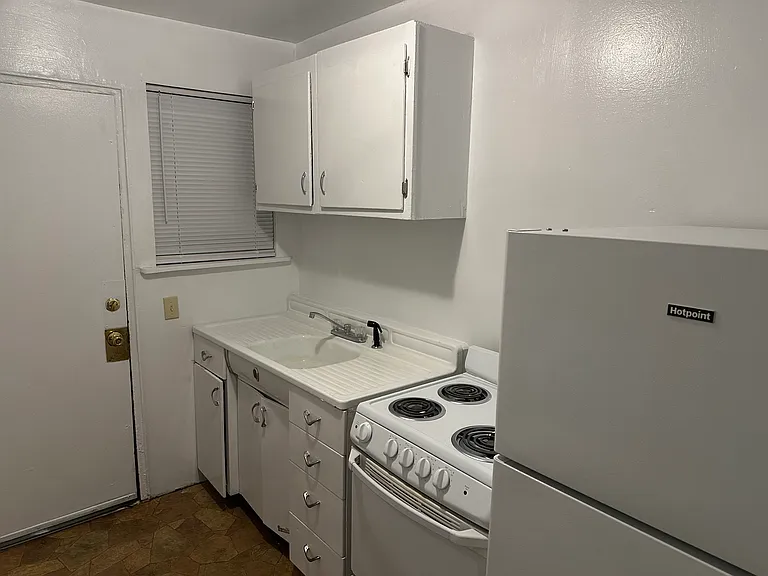 1239 N Millwood Ave #3 — Photo 1
