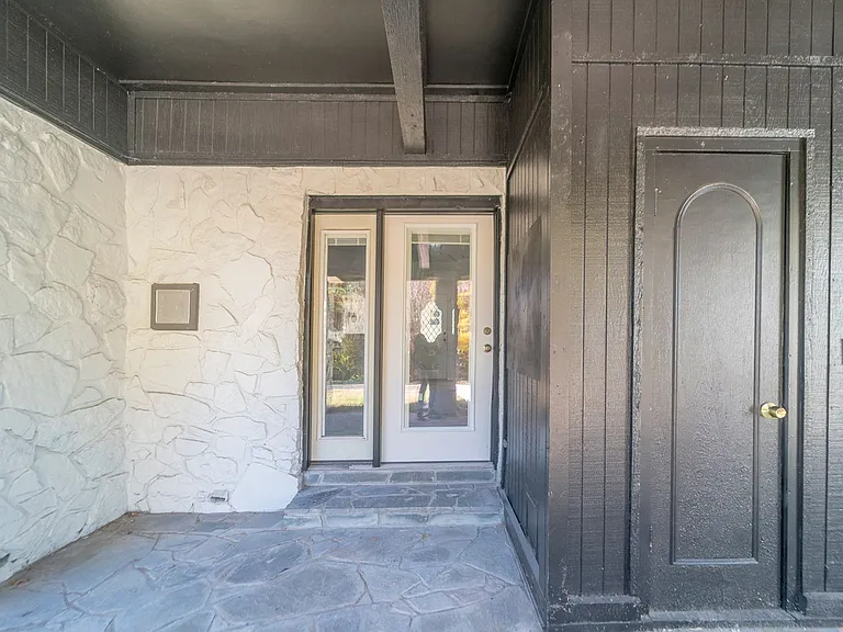 3120 Shadybrook Dr — Photo 8