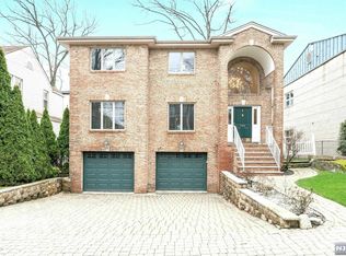 304 Tom Hunter Rd, Fort Lee, NJ 07024