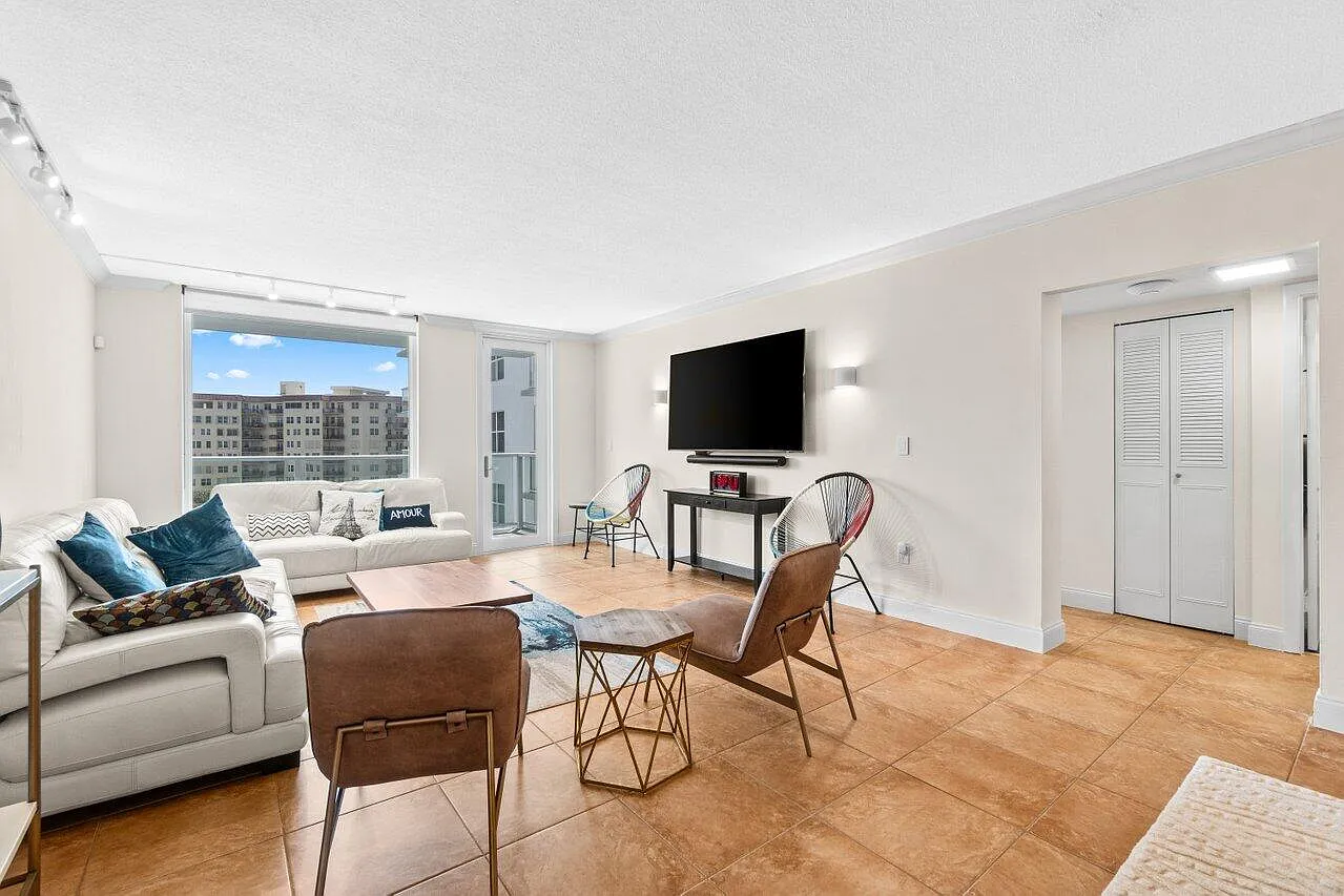 2 bed, 2.0 bath, 1548 sqft, $6,000 — Photo 3