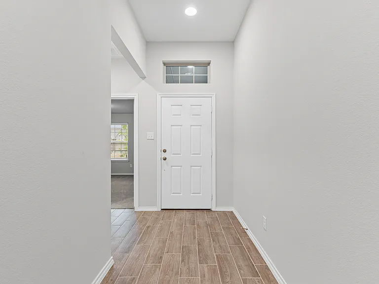 4807 Avion Dr — Photo 3