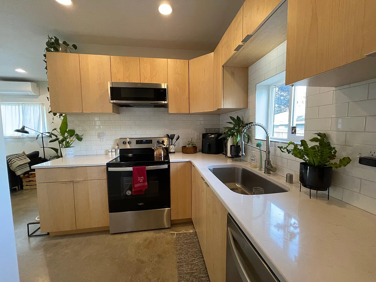 Kitchen - 1415 S Durango St