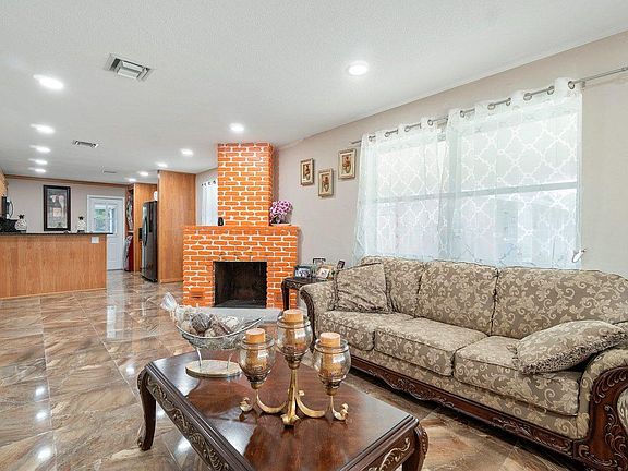 2nd image of 1020 Hansen St