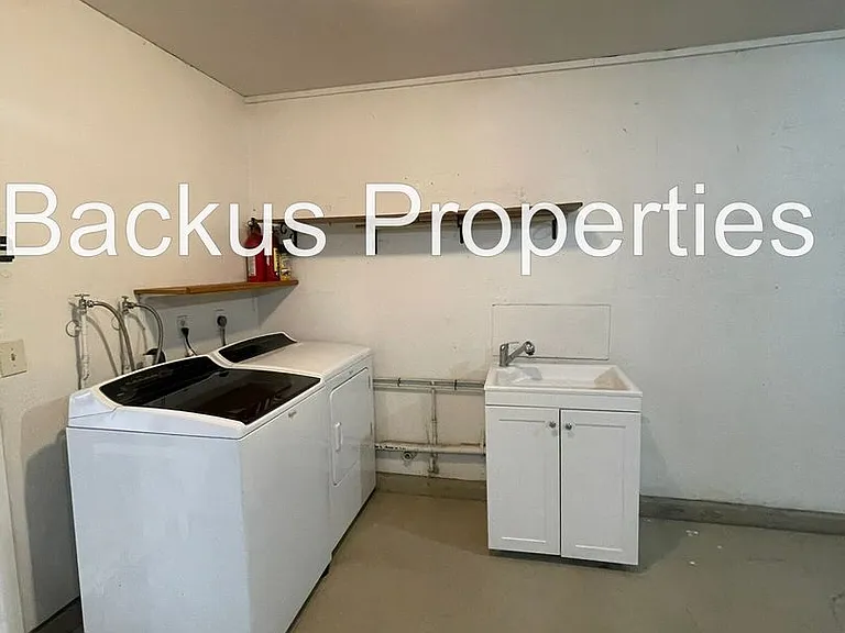 525 Victor St — Photo 16