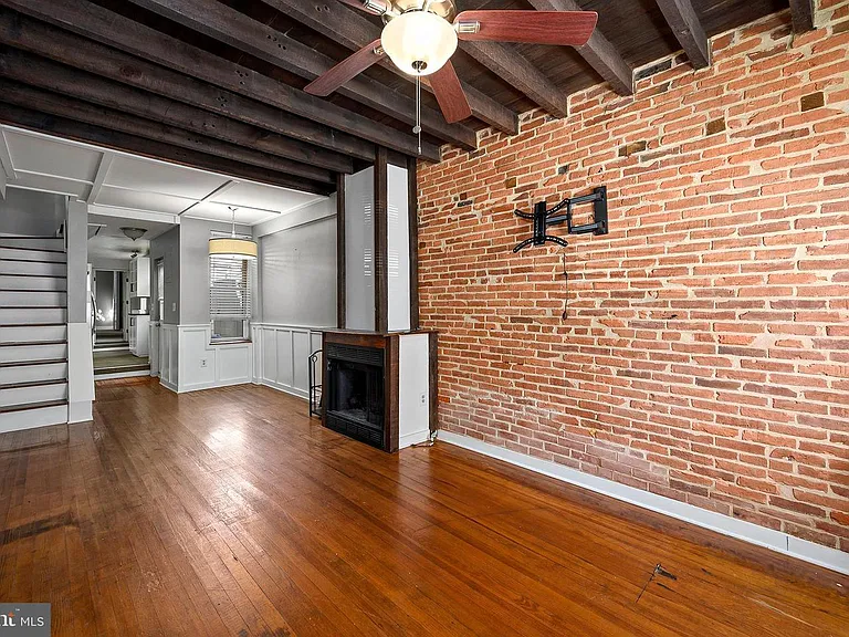 2228 Essex St #1 — Photo 2