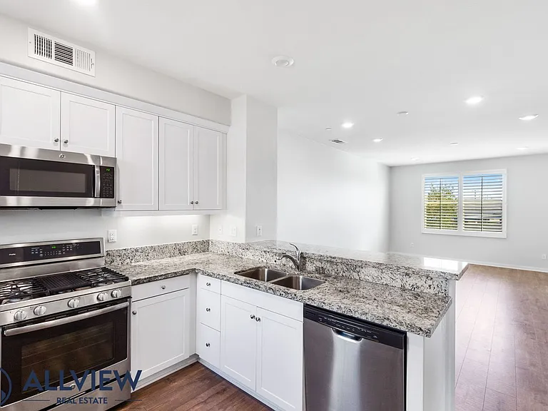 1531 E Lincoln Ave — Photo 13