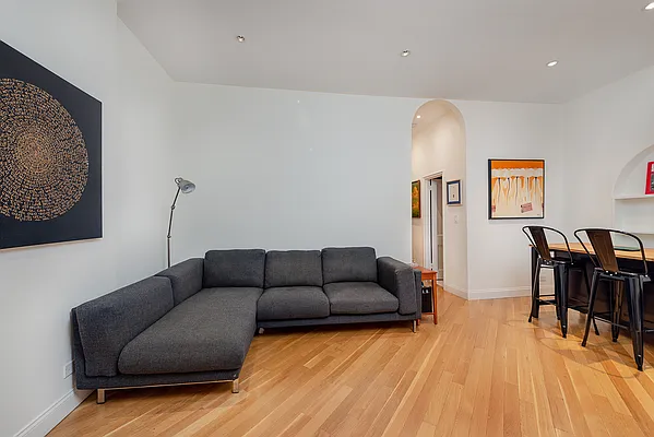 Rented by Metropolitan Res. Partners | media 12