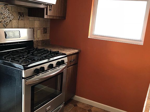 5th image of 273 Logan Ave