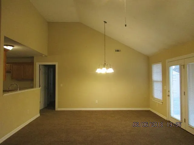 3 bed, 1586 sqft, $1,600 — Photo 2