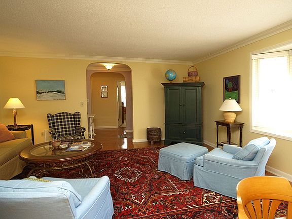 5th image of 2930 Huntington Dr
