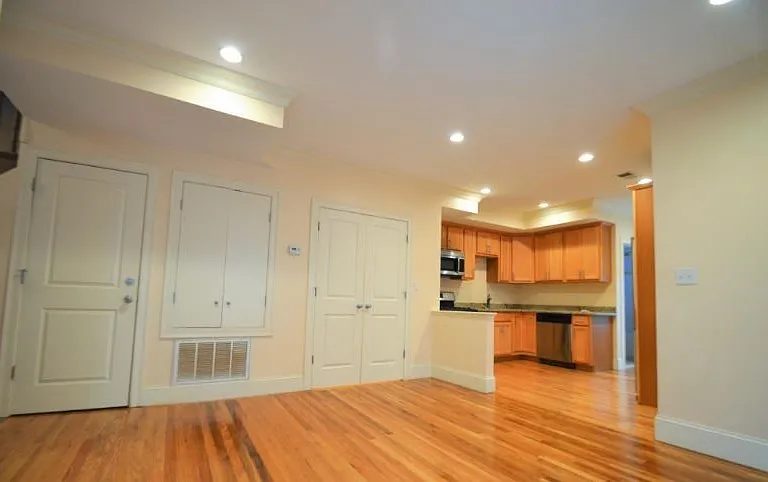 25 Lothrop St #2 — Photo 4