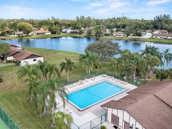 77 Via De Casas Norte, Boynton Beach, FL 33426